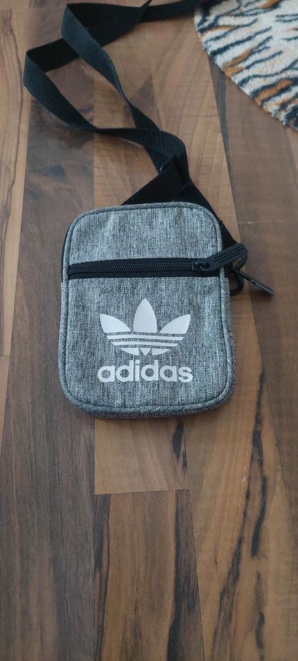 Adidas Tasche in Berlin