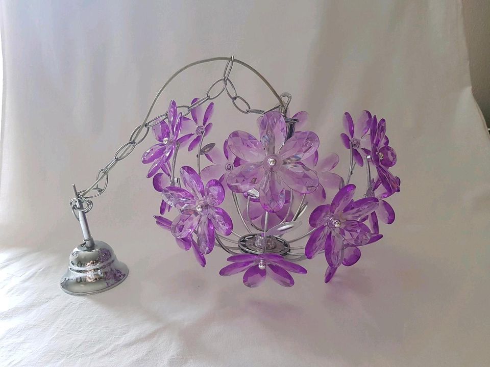 Lampe mit Blumen lila in Forst (Lausitz)