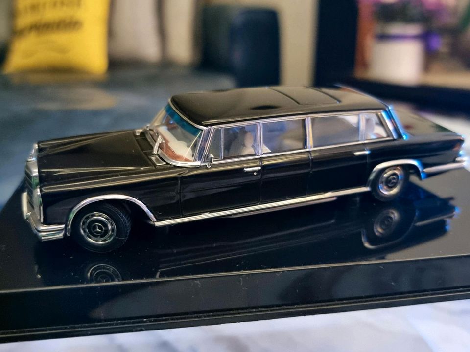 Modellauto 1:43 Mercedes-Benz 600 W100 Pullman AutoArt in Lage