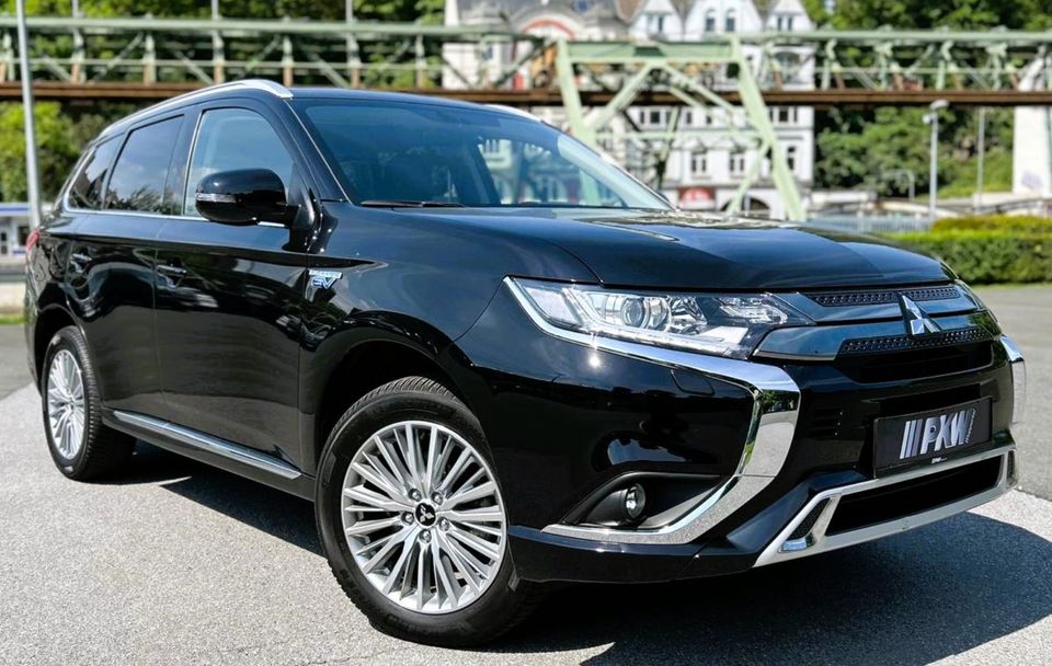 Mitsubishi Plug-in Hybrid Outlander 2.4 4WD*1.Hand.AHK*NAVI in Wuppertal