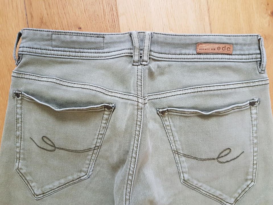 Esprit edc Jeans Hose oliv khaki Boyfriend Fit 34 short S in Dortmund