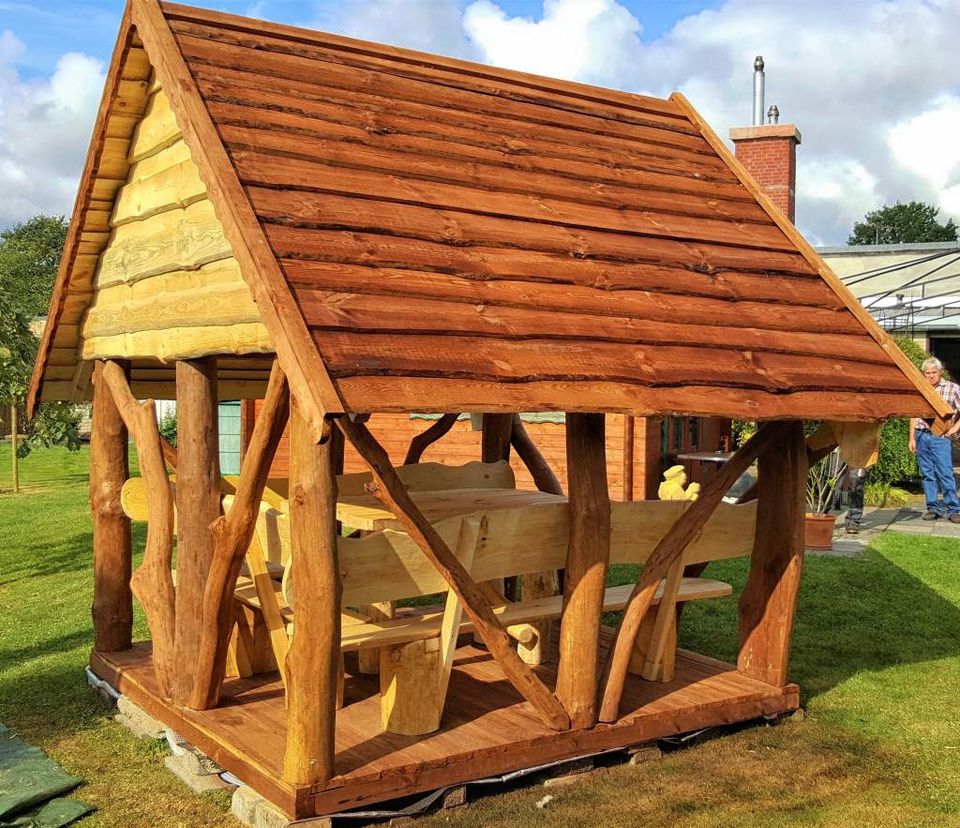 rustikaler Gartenpavillon, überdachte Sitzgruppe, Raucherpavillon, Holzpavillon 2,50 m x 2,5 m in Wörlitz