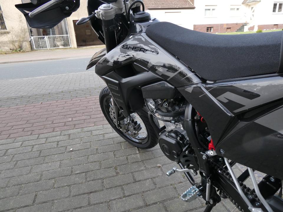 Neufahrzeug Motorrad Sherco 125 4T SM-RS Blackmoon Supermoto in Horn-Bad Meinberg