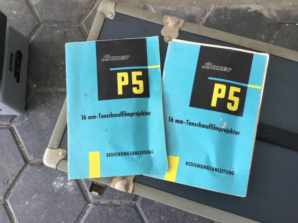 Historischer Filmprojektor mit Verstärker Bauer P5 16mm 1960 in Hamburg