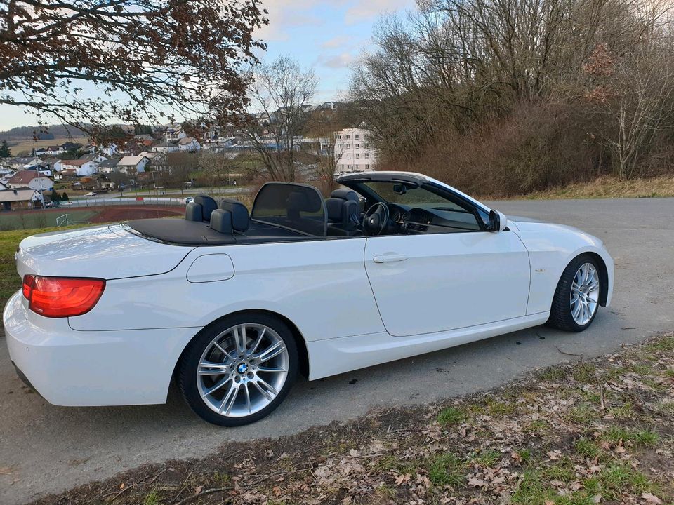 BMW Cabrio E93 320i M Vollpaket Scheckheftgepflegt in Sinn