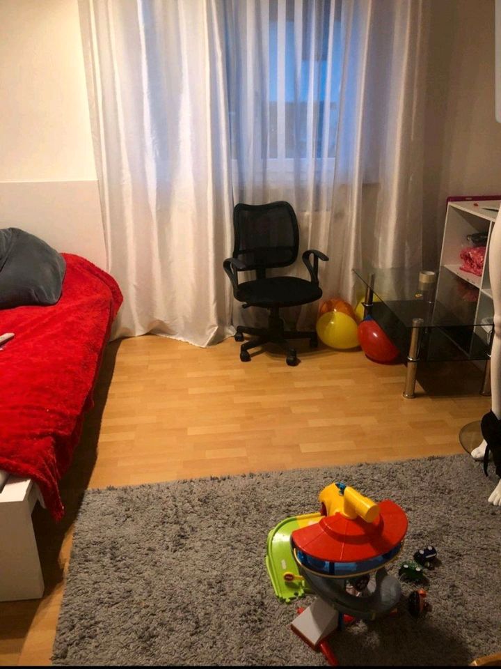 Zimmer an  eine Frau ab 1 Juni in München