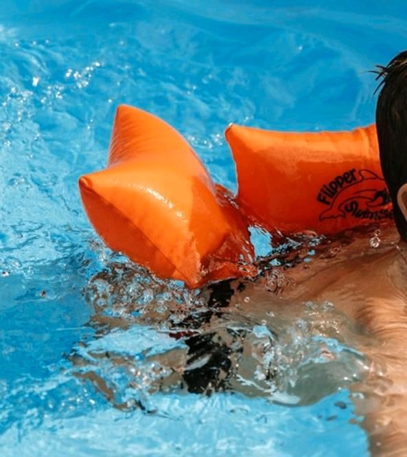 Schwimmring ,schwimmhilfe ,keine schwimmflügel ,swimsafe ab 15kg in Lütetsburg