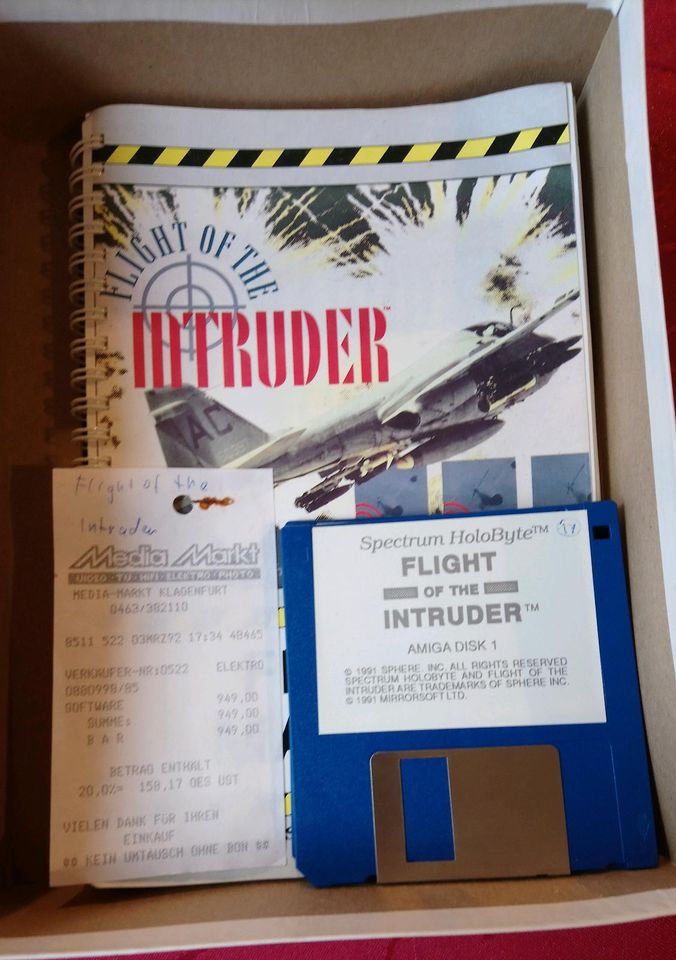 FLIGHT OF THE INTRUDER Vintage Computerspiel Simulation Amiga 500 in Nürnberg (Mittelfr)