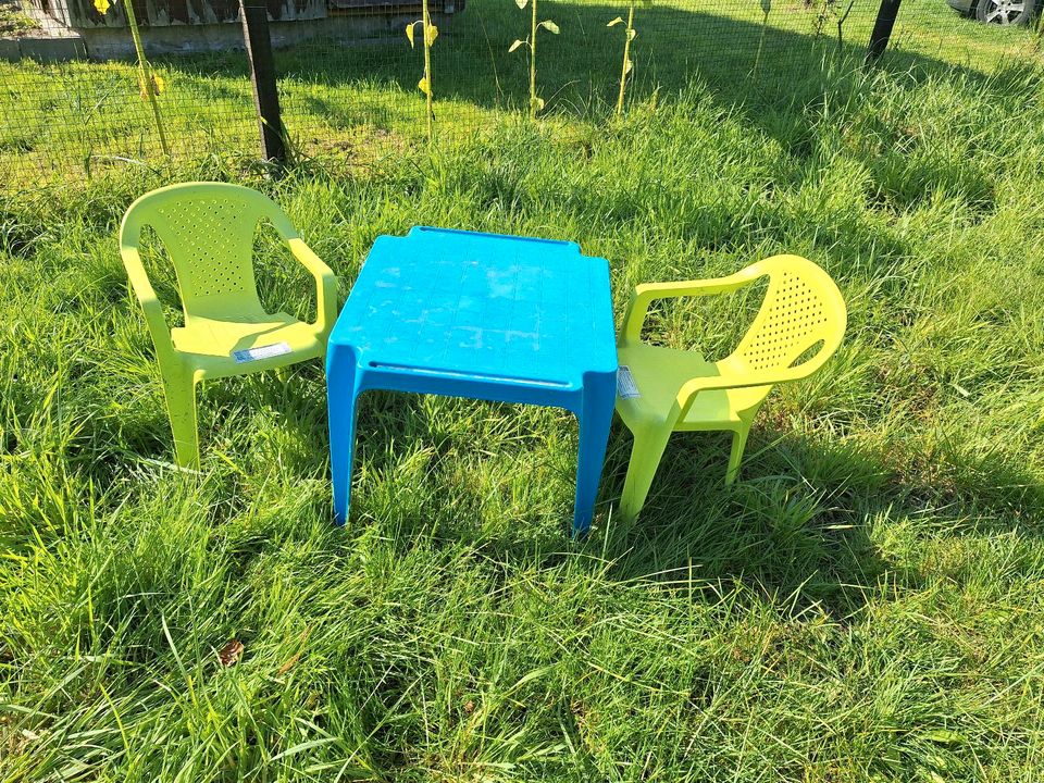 Gartenstühle mit Tisch für Kinder in Schwerin