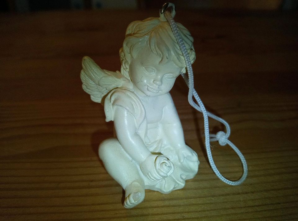 9 Engel aus Keramik/ Porzellan in Bordesholm