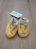 Süße Neugeborenen Socken/ Schuhe von Baby one neu in gelb 50 56 Nordrhein-Westfalen - Hüllhorst Vorschau