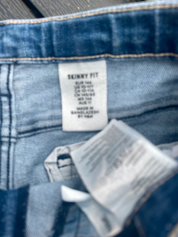 2 Jeans , Hollister und H&M , Gr. 140/146 in Simonswald
