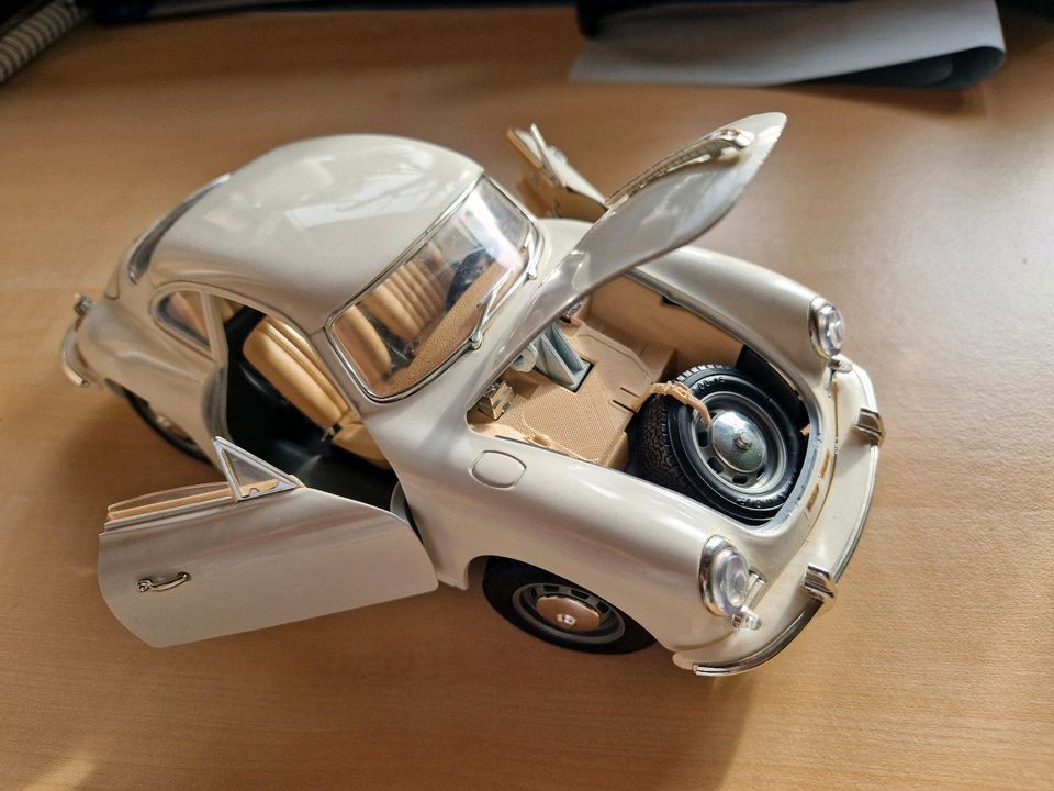 Porsche Modelle 1:18 in Stuvenborn