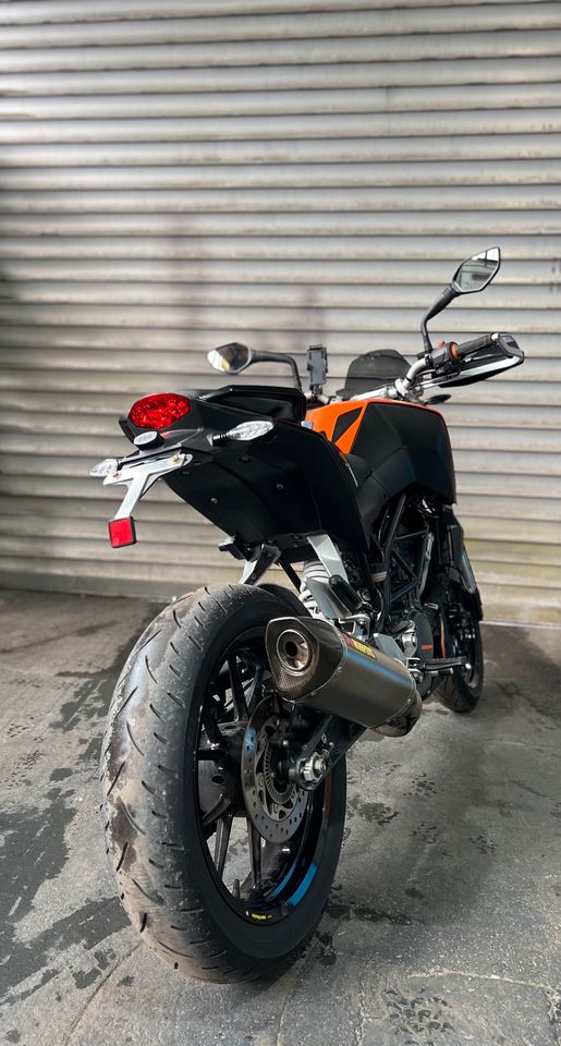 KTM Duke 125 ABS Akrapovic B196 wenig Kilometer MwSt. Ausweisbar in Kürten