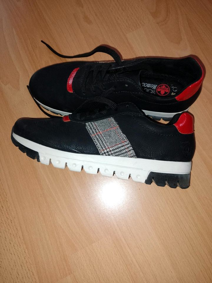 Damen Rieker Sneaker, schwarz - rot, Gr. 40 , neuwertig in Bechhofen