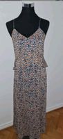 Wunderschönes geblühmtes Kleid von Zara in Größe 36/38 Hessen - Kelsterbach Vorschau