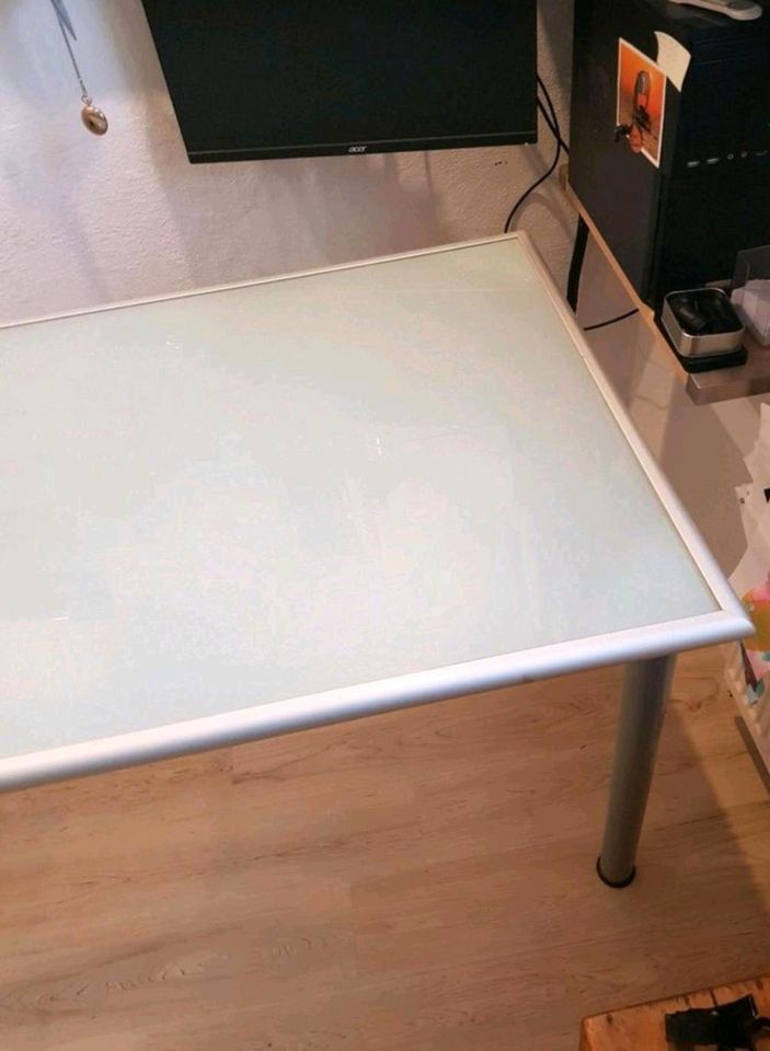 IKEA Schreibtisch aus Glas in Gießen