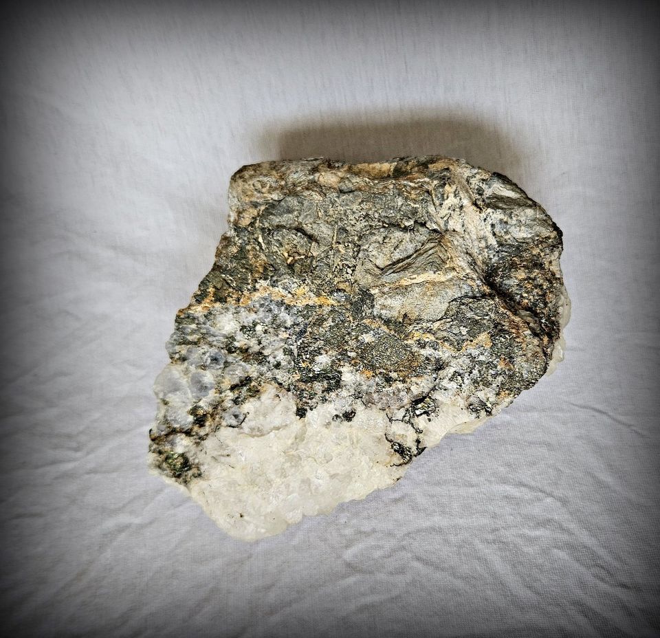 Quarz Stufe mit etwas Pyrit 1,7 Kg  - Bulgarien - Mineralien in Wesel