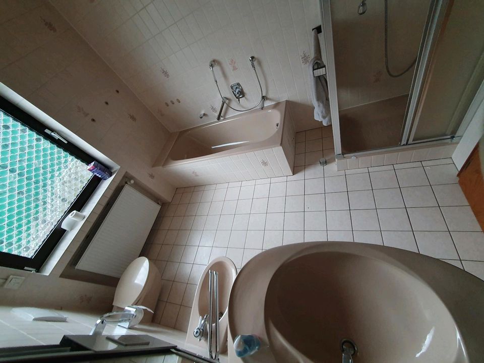 Komplettes Badezimmer beige in Diez
