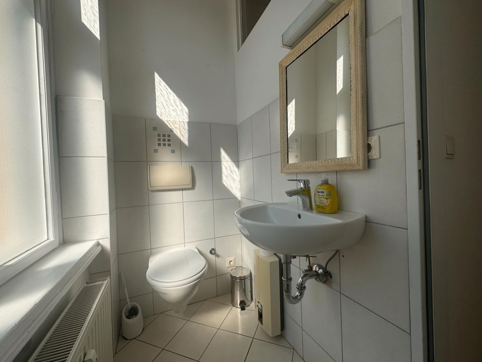 Kleines Büro am S-Bahnhof Zehlendorf - 3 Zimmer, Pantry, WC, Balkon in Berlin