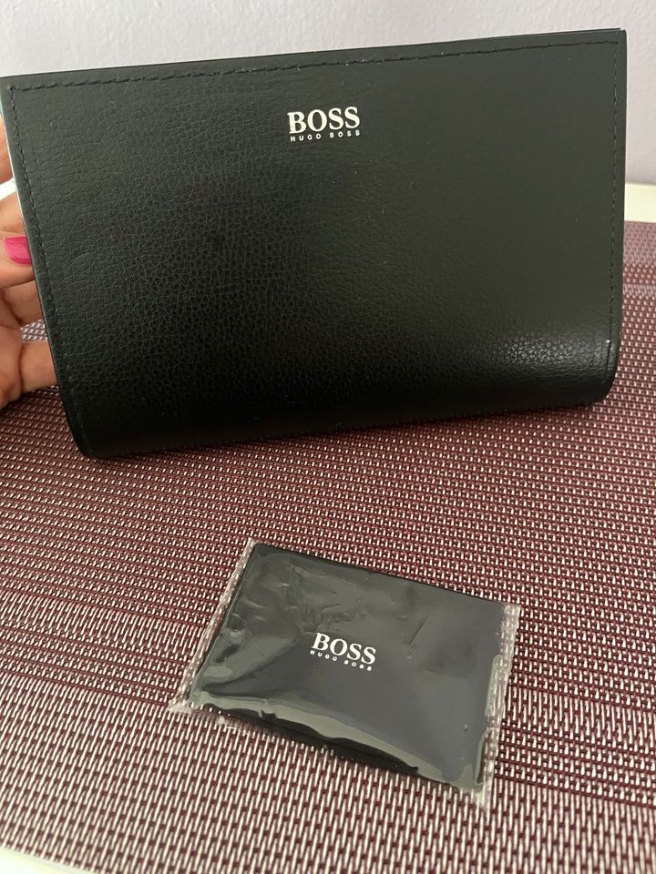 Hugo Boss Brille Etui Tasche schwarz NEU in Kr. München - Unterschleißheim  | eBay Kleinanzeigen ist jetzt Kleinanzeigen