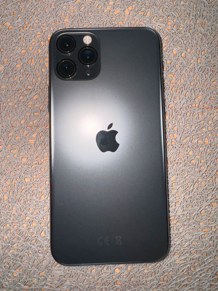 Gebrauchtes iPhone 11 Pro 64 GB in schwarz in Ratingen