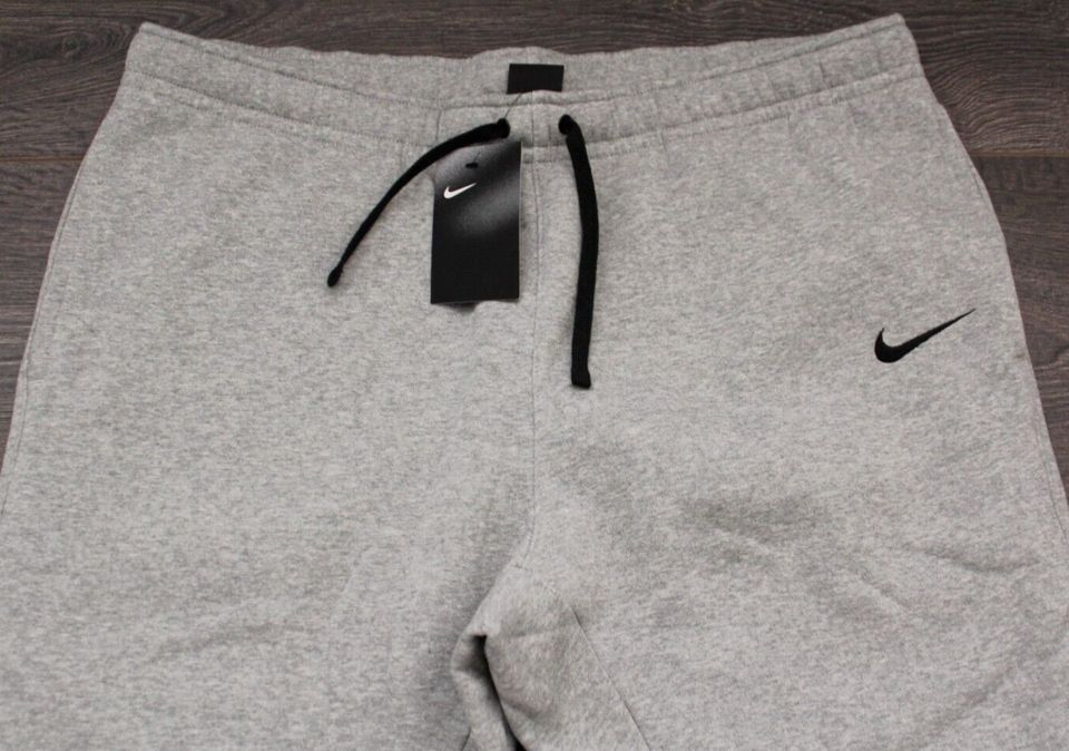 Nike Sportswear Fleece Hose Trainingshose Größe XXL Grau Neu in Berlin
