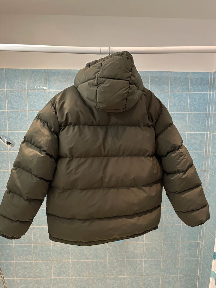 Zara Olive Winterjacke Gr. L in Berlin