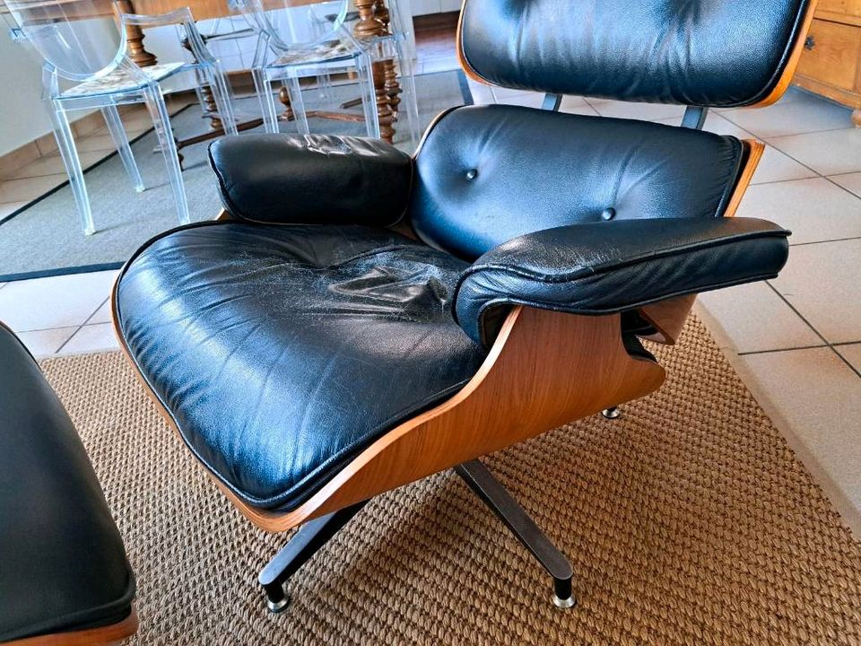 Eames Lounge Chair mit Ottomane, kein Original in Düsseldorf