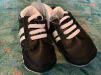 Baby Schuhe 6-12 Monate ungetragen schwarz Sneakers Sportschuhe Saarland - Ensdorf Vorschau