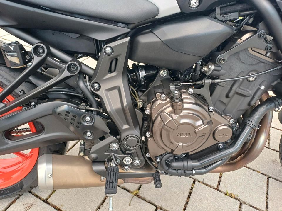 Yamaha MT 07 Baujahr 2020 tiefer gelegt in Burglengenfeld