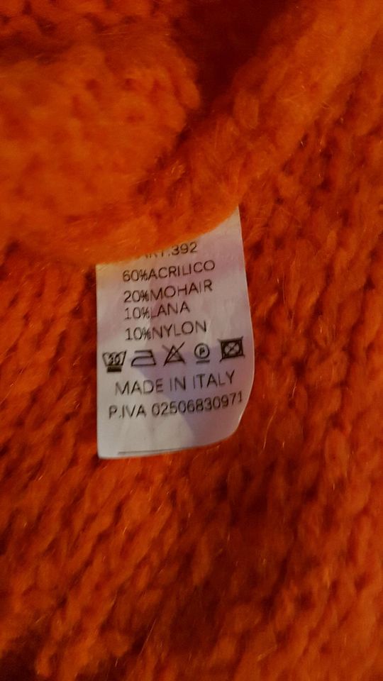 Orangefarbener Pulli One Size NEU in Aerzen