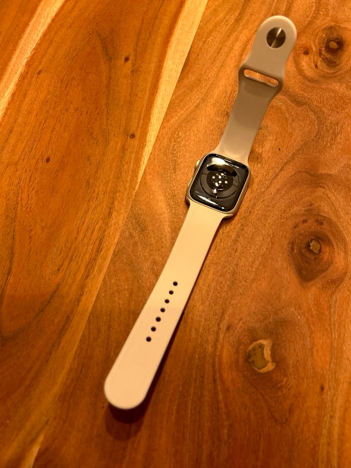 Apple Watch Series 7 Starlight Aluminium (45 MM) GPS neuwertig in Kelkheim