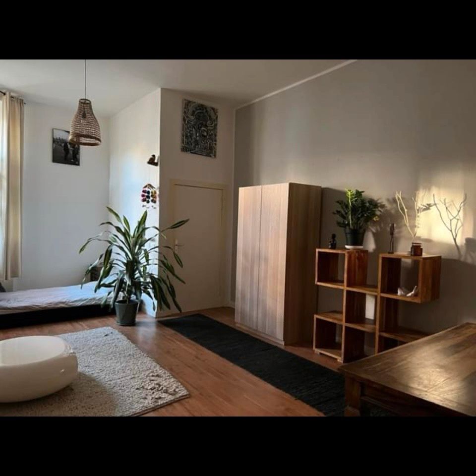 38 qm Altbau Room frei in Berlin