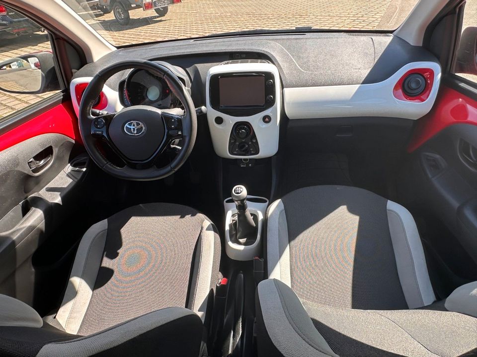 Toyota Aygo AYGO x-play touch in Alt Ruppin