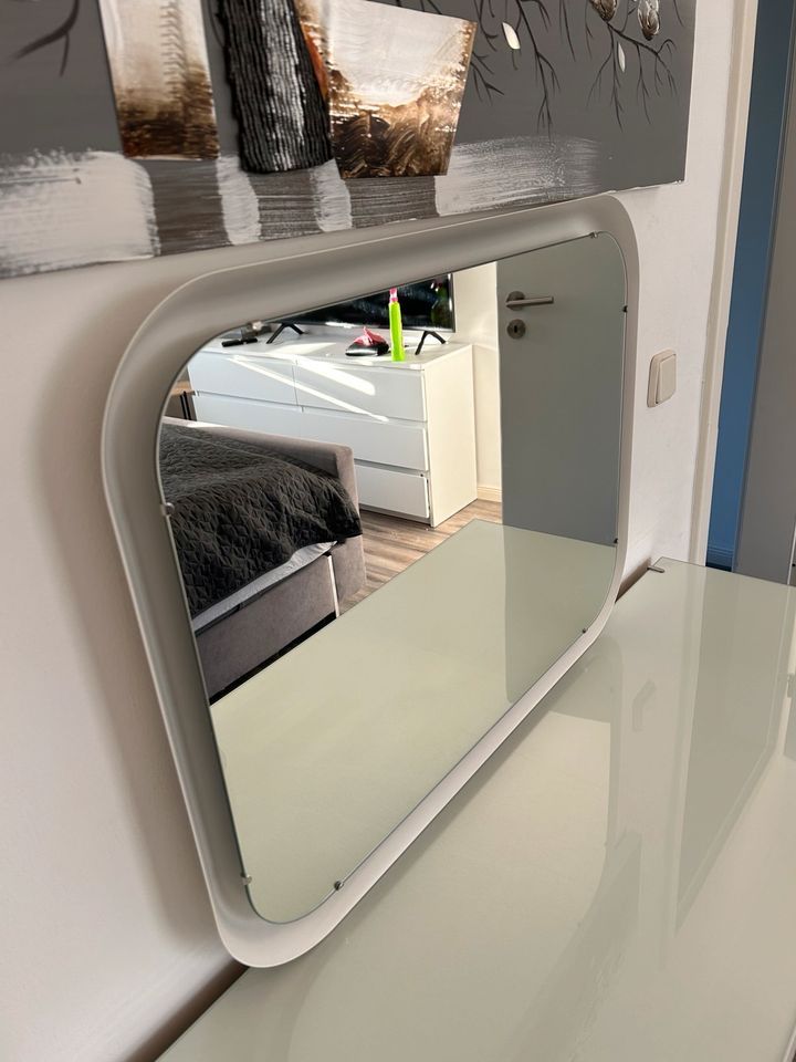 Ikea Schminktisch mit Spiegel in Bad Pyrmont