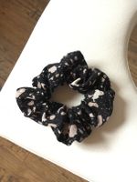 schöner Scrunchie schwarz mit Muster Bayern - Pfaffenhofen a. d. Roth Vorschau