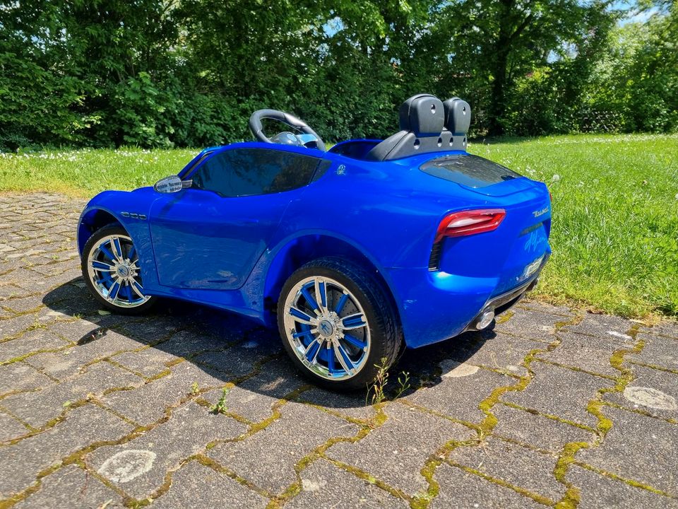 Kinderauto Maserati blau in Neuenstein