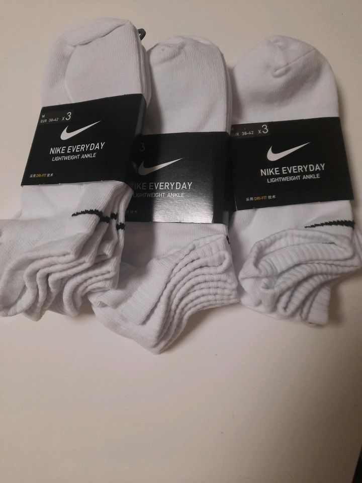 Nike-Socken Weiß in München