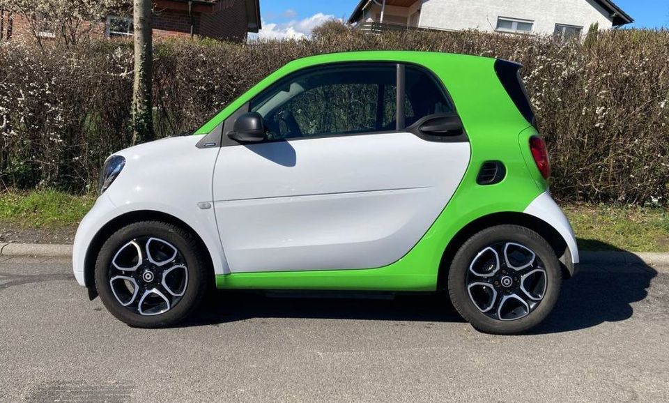 Smart smart fortwo coupe EQ passion in Michelstadt