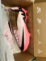 Fußballschuhe größe 44,5 NEU Hessen - Waldbrunn Vorschau