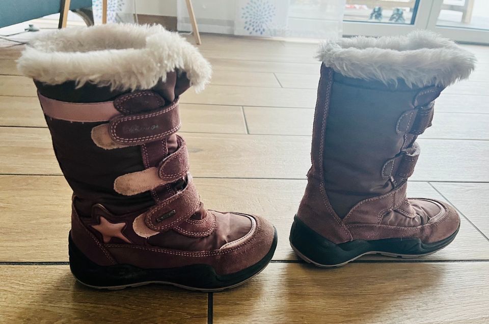 Hübsche Winterschuhe Stiefel Schuhe Mädchen Größe 31 von primigi in Schwanstetten