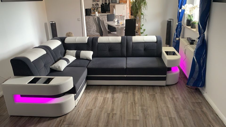 Sofa in L- Form mit LED- Funktion in Erfurt