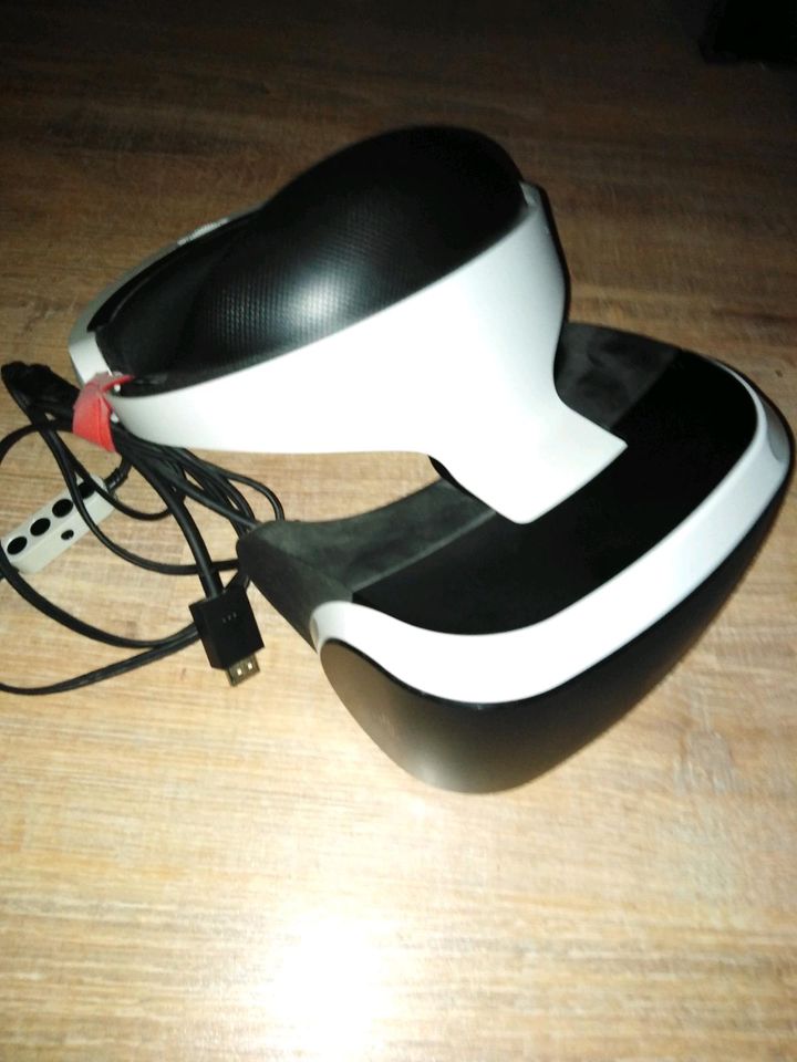 Playstation.4 VR-Brille mit dem dazugehörigen Zubehör. in Duisburg