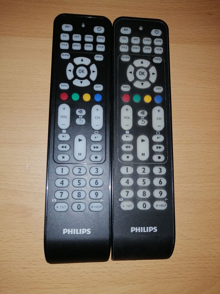 2x LCD-TV (Panasonic 32"/81cm + Philips 19"/48cm inkl. Ersatz-FB) in Schaafheim