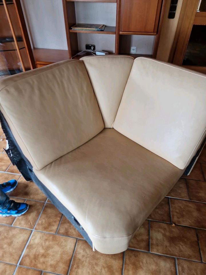 Leder eckteil Couch zu verschenken in Aßlar
