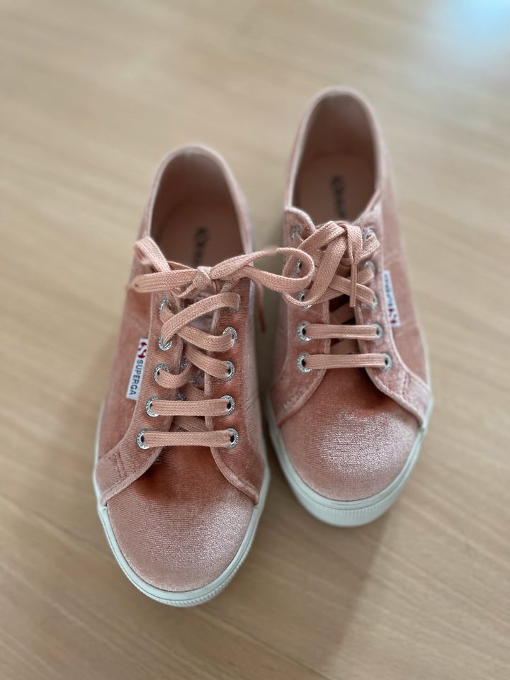 Superga Plateau Samt Peach Gr. 36 neu in Saarbrücken