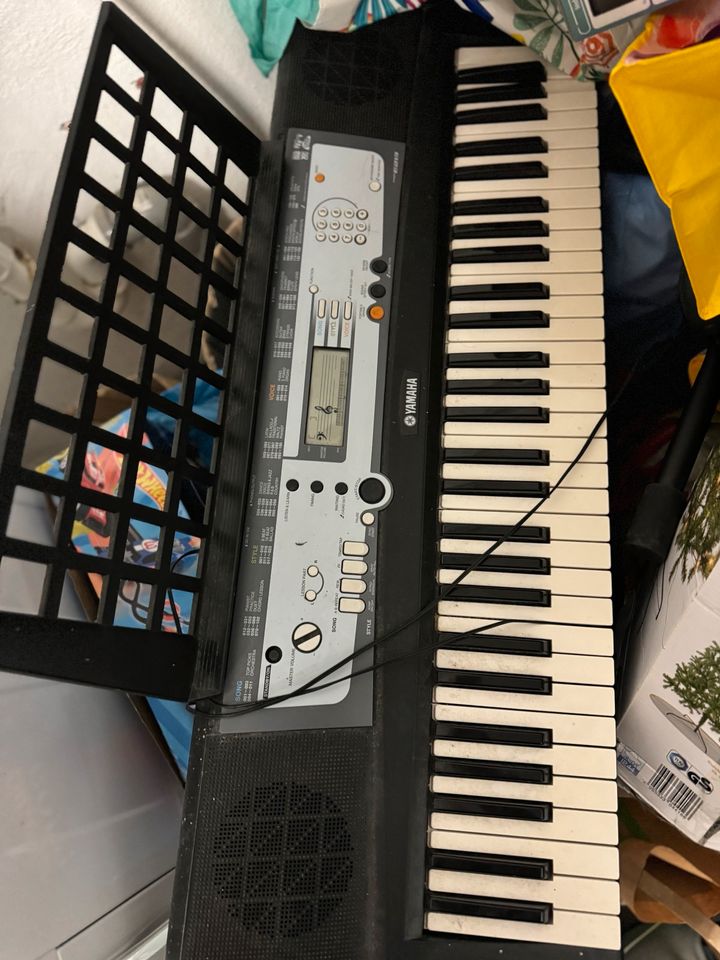 Yamaha Keyboard in Hungen