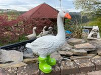 Gans mit Grünen Stiefel Deko Gartenfigur Teichfigur Rheinland-Pfalz - Waldbreitbach Vorschau