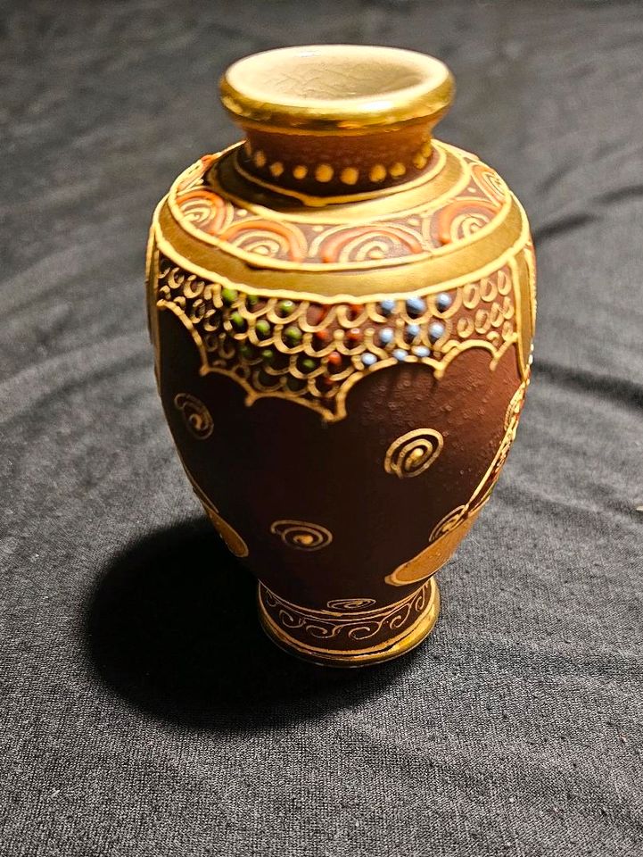 Kleine Satsuma Vase handbemalt in Barßel